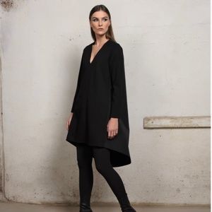 Simply Mila Paneled V-Neck Structured Tunic - Black - Small